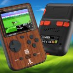 Trzy konsole gamingowe PS5 Xbox Series X Switch ustawione obok siebie na stole